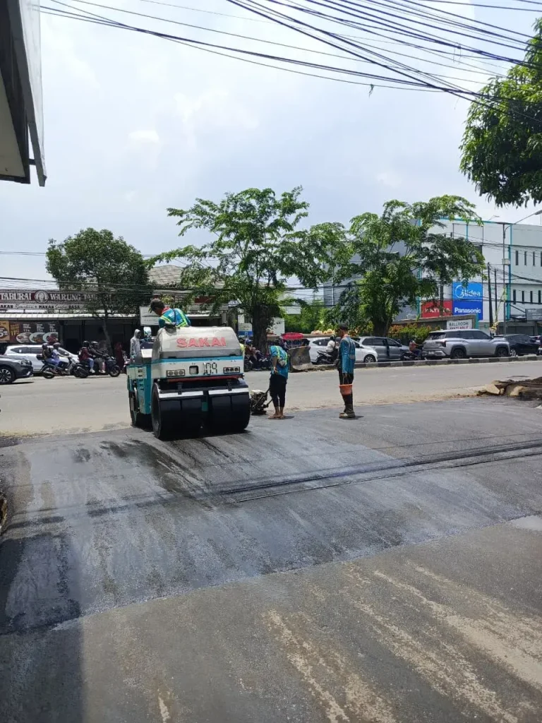Proyek Pengaspalan di Cimanggis
